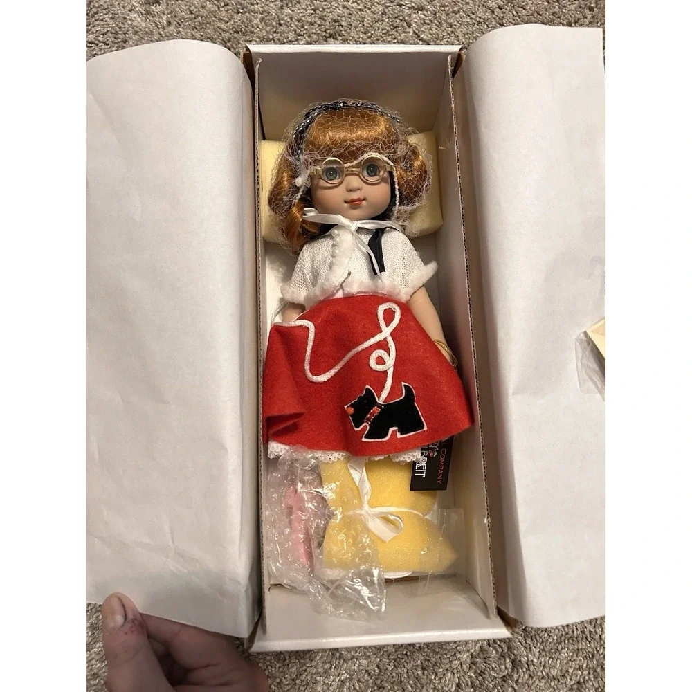 Tonner Mary Engelbreit Ann Estelle Scottie Skirt & Saddle Shoes ME0201 2002 Doll